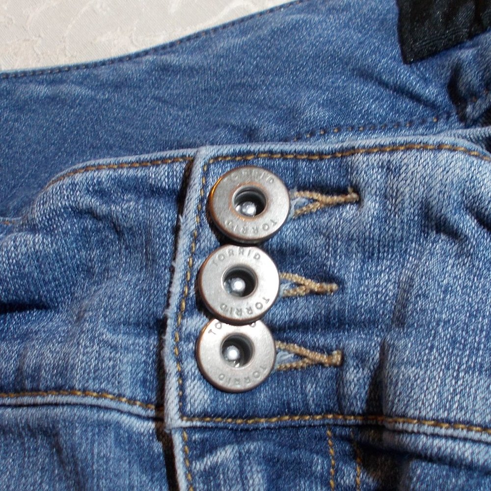 TORRID Denim Stretch Skinny Jeans Size 20R - Picture 4 of 16